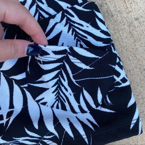 Lucylove Black and White Floral Shorts - Picture 3 of 5